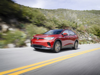 VWの電動SUV『ID.4』、米2024年型はツインモーターを335馬力に強化…日本は？ 画像