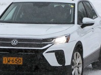 日独で人気のSUV、VW『Tロック』次期型は2025年デビュー？ エンジン車これで最後か 画像
