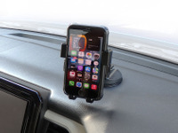 リーズナブルかつ便利なシンプル「スマホホルダー」【特選カーアクセサリー名鑑】 画像