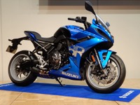 『GSX-8R』はスズキの良心が産んだ傑作！共通プラットフォームの恩恵と、サーキット仕込みの個性 画像