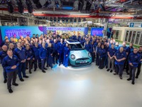 MINI ハッチバック 新型、生産開始---内燃エンジン車がラインオフ 画像