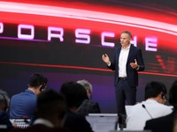 ポルシェの売上高と営業利益、過去最高を達成 2023年通期決算 画像