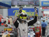 バトンがトライアスロンに挑戦 画像