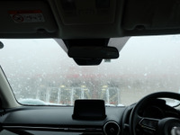 ドライブ中の突然の曇り問題にサヨナラ！ DIYでウインドウ曇り防止 ～Weeklyメンテナンス～ 画像