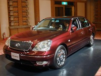 高級車を盗んでは店に突っ込む---5億円を荒稼ぎしたグループ逮捕 画像