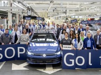 VW ゴルフ が表情チェンジ…改良新型の生産開始 画像