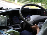 三菱ふそうが苦肉の策、工場の従業員を“出稼ぎ”でバスの運転手に［新聞ウォッチ］ 画像