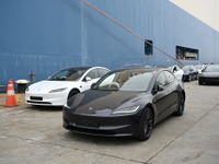 米テスラ、マスクCEOが北京を電撃訪問、中国市場立て直しへ奔走［新聞ウォッチ］ 画像