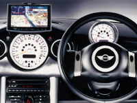 『MINI』にDVDカーナビを設定---ロゴ入りで22万円 画像