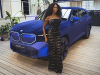 BMWの車体にベルベット生地、ナオミ・キャンベル仕様の電動SUV『XM』発表 画像