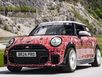 MINI ハッチバック 新型の頂点「JCW」、今秋デビューへ…プロトタイプの写真を公開 画像