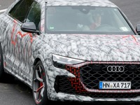 アウディのラスボス登場!? 『RS Q8』改良新型、ド迫力フェイスでニュル激走 画像