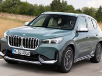 BMW『X1』シリーズに2仕様を追加…ガソリンとBEVのいずれもベーシック 画像