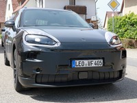 ポルシェの新・電動SUV『カイエンEV』実車を激写！ マカンとは顔が違う 画像