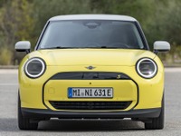 MINIのEVに新仕様「クラシック」、ブラックグリルフレーム装備…欧州設定 画像