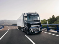 ボルボの大型トラック『FH16』新型、欧州最強の780馬力…100%再生可能燃料でも走行可能 画像