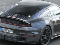 ワイドだけどマッチョじゃないポルシェ『911』、謎のプロトタイプは噂の新モデルか 画像