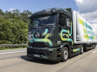 メルセデスベンツの新型EVトラック、欧州20カ国走破ツアー開始…航続500kmの『eアクトロス600』 画像