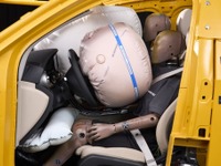 自動運転車のエアバッグは展開の仕方が変わる…ZFが開発、シート位置や背もたれの角度に応じて 画像