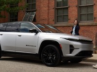 ジープ初のEV『ワゴニアS』、600馬力で0-96km/h加速は3.4秒…米デトロイトで初の一般公開 画像