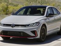 VWゴルフGTIのセダン版『ジェッタGLI』に改良新型、228馬力ターボに6速MT…米国発表 画像