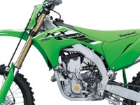 2年ぶりのフルモデルチェンジ、カワサキの競技用モトクロッサー「KX250」 画像