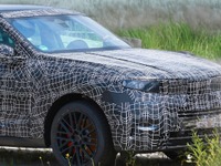 BMW『X5/iX5』も大型キドニーグリルと決別！「ノイエ・クラッセ」デザインで2026年デビューか 画像