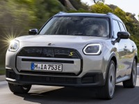 大きくなったMINI『カントリーマン』、初の全輪駆動EVの新写真を公開！ 画像