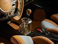 7速マニュアルで864馬力のV12を操る!? ハイパーカー『ウアイラ』初のMT車が登場 画像