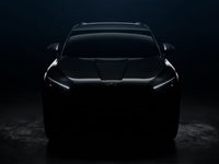 MGの小型SUV『HS』、鋭いヘッドライトが見えた　実車はグッドウッド2024で初公開へ 画像