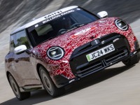 MINI初の電動「ジョンクーパーワークス」、プロトタイプを世界初公開へ…グッドウッド2024 画像