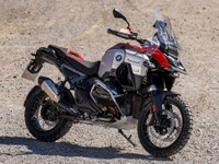 BMW史上最強の2気筒ボクサー搭載、『R 1300 GSアドベンチャー』新型発表 画像