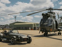 英軍引退のヘリコプター部品でカスタムした特別な『セブン』発表 画像