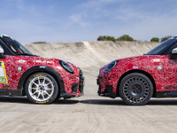 MINI、新型「ジョンクーパーワークス」2車種を世界初公開　初のEVも 画像