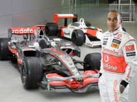 ハミルトン、セナのF1マシンをデモ走行へ 画像