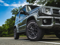 ジムニーがストリートでも映える！クラスを超えた余裕を表現する VERSUS『VV25MX』の魔法 画像