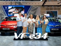 ビンファスト、電動SUV『VF e34』をモーターショーで納車　インドネシア初の顧客に 画像