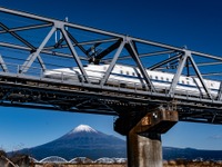 東海道新幹線の保守車両脱線、終日運休で足止め乗客「ぐったり」［新聞ウォッチ］ 画像