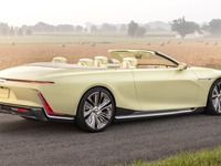 キノコ再生素材も使ったキャデラックの新オープンカー『ソレイ』、まぶしすぎる内外装 画像