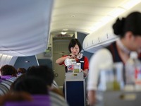憧れのフライトアテンダント体験…FDAが訓練施設でツアー【夏休み】 画像