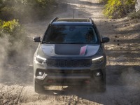 ジープの小型SUV『コンパス』に2025年型、全車4WDに…米国発表 画像
