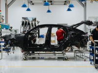ポルシェ、マレーシアで新型PHEV生産開始…『カイエン』がラインオフ 画像