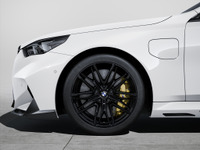 迫力のディフューザーを装着、BMW『M5』新型に「Mパフォーマンスパーツ」設定 画像