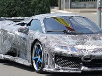 車名候補は6つも!?  フェラーリの新型ハイパーカー、量産型デザインのプロトタイプあらわる 画像