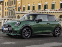 MINIの新型『クーパーS』、スポーティな「JCW」がまずは欧州に登場 画像