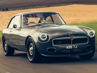 ただのレストアじゃない、英スポーツ「MGB」にV8を突っ込んだ、フロントライン『LE60』初公開へ 画像