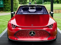 市販化は2025年！メルセデスベンツ『CLA』次期型コンセプト、独ファッションイベントに登場 画像