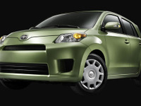 米国向けトヨタ イスト にわさび色の限定車 画像
