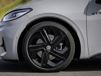 V6ターボを上回る2モーター搭載、VWのEV版「GTIパフォーマンス」の驚異的なスペックとは 画像