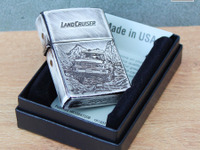 限定200個・シリアルナンバー付き『ランクル70』デザインの Zippo 発売 画像